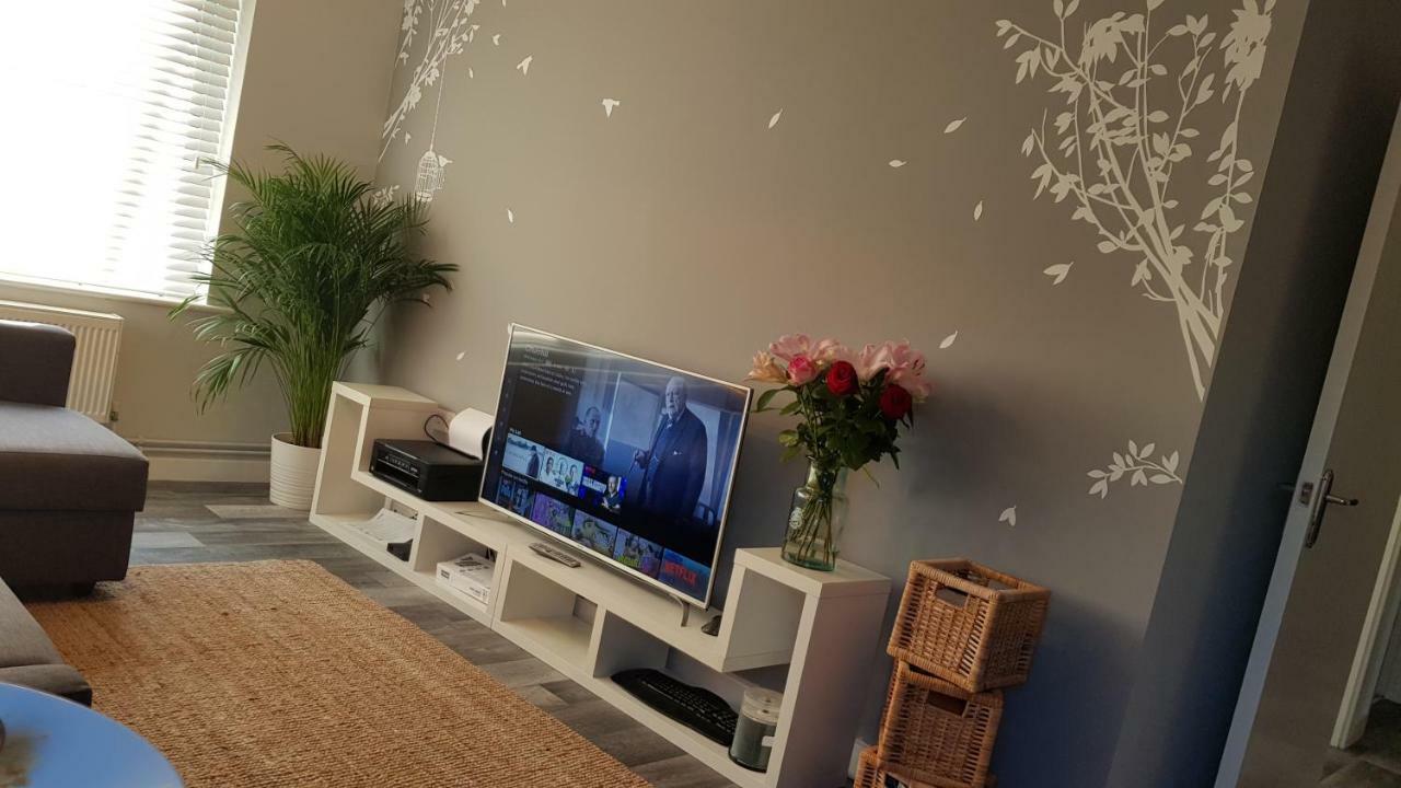 말스톤그린 New Contemporary Flat Minutes From Airport & Nec 아파트 외부 사진