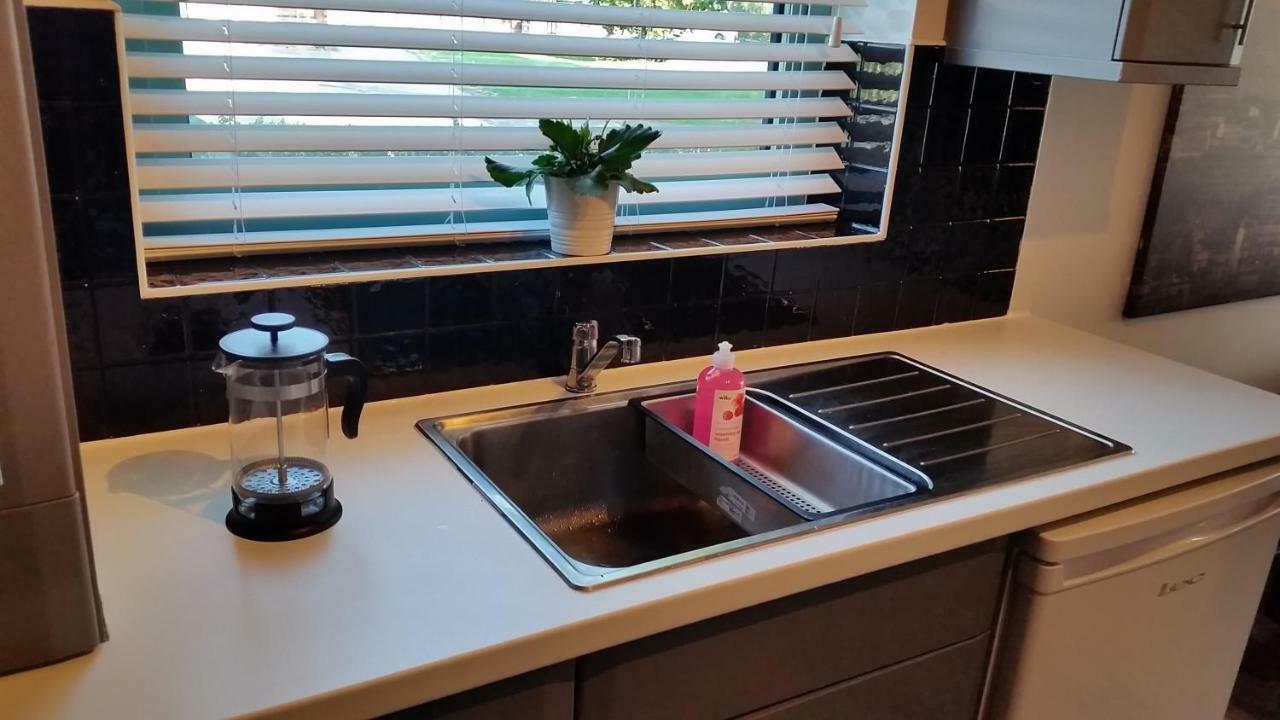 말스톤그린 New Contemporary Flat Minutes From Airport & Nec 아파트 외부 사진